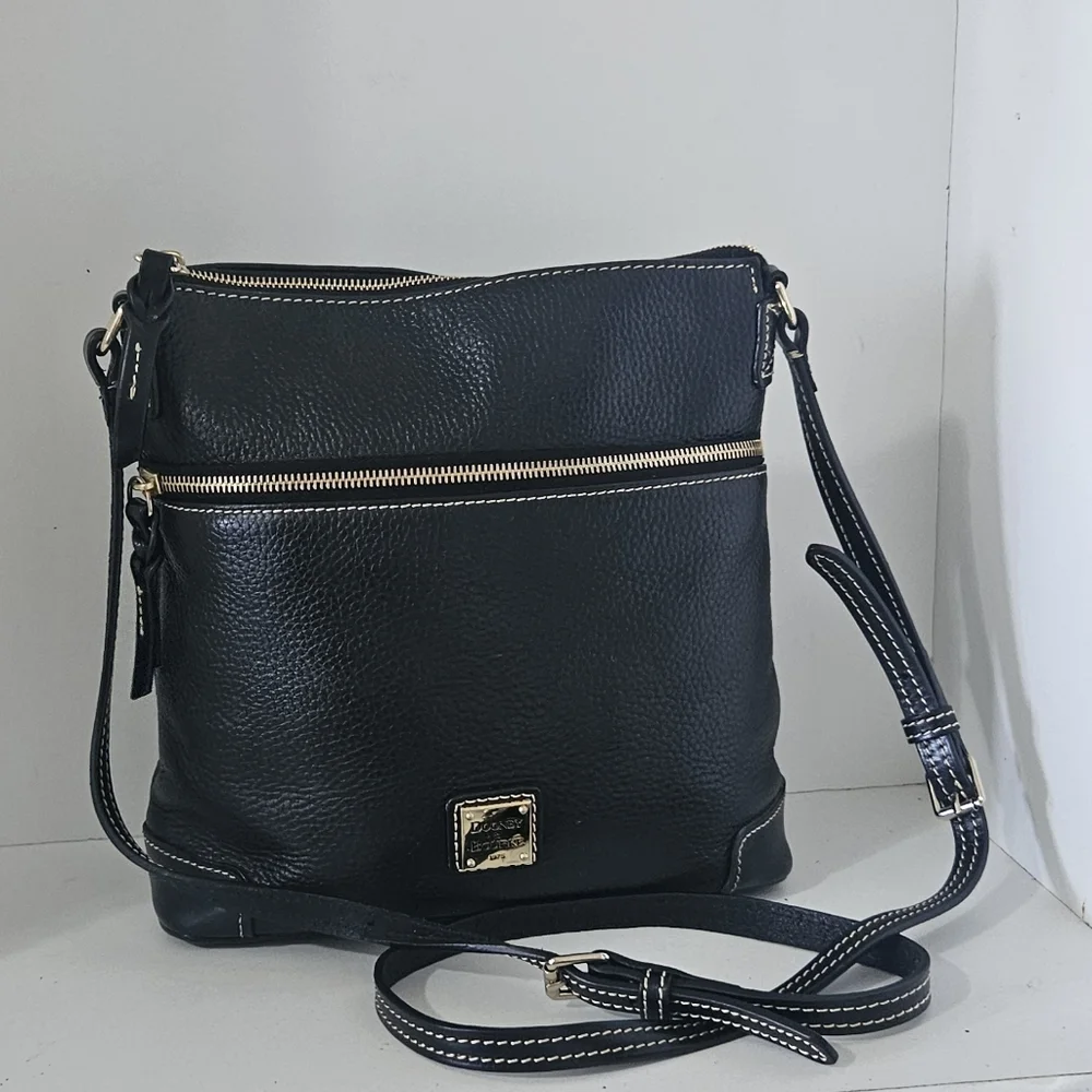 Like!New!Dooney and bourke Black Pebbled Leather Crossbody Bag - Picture 8 of 12